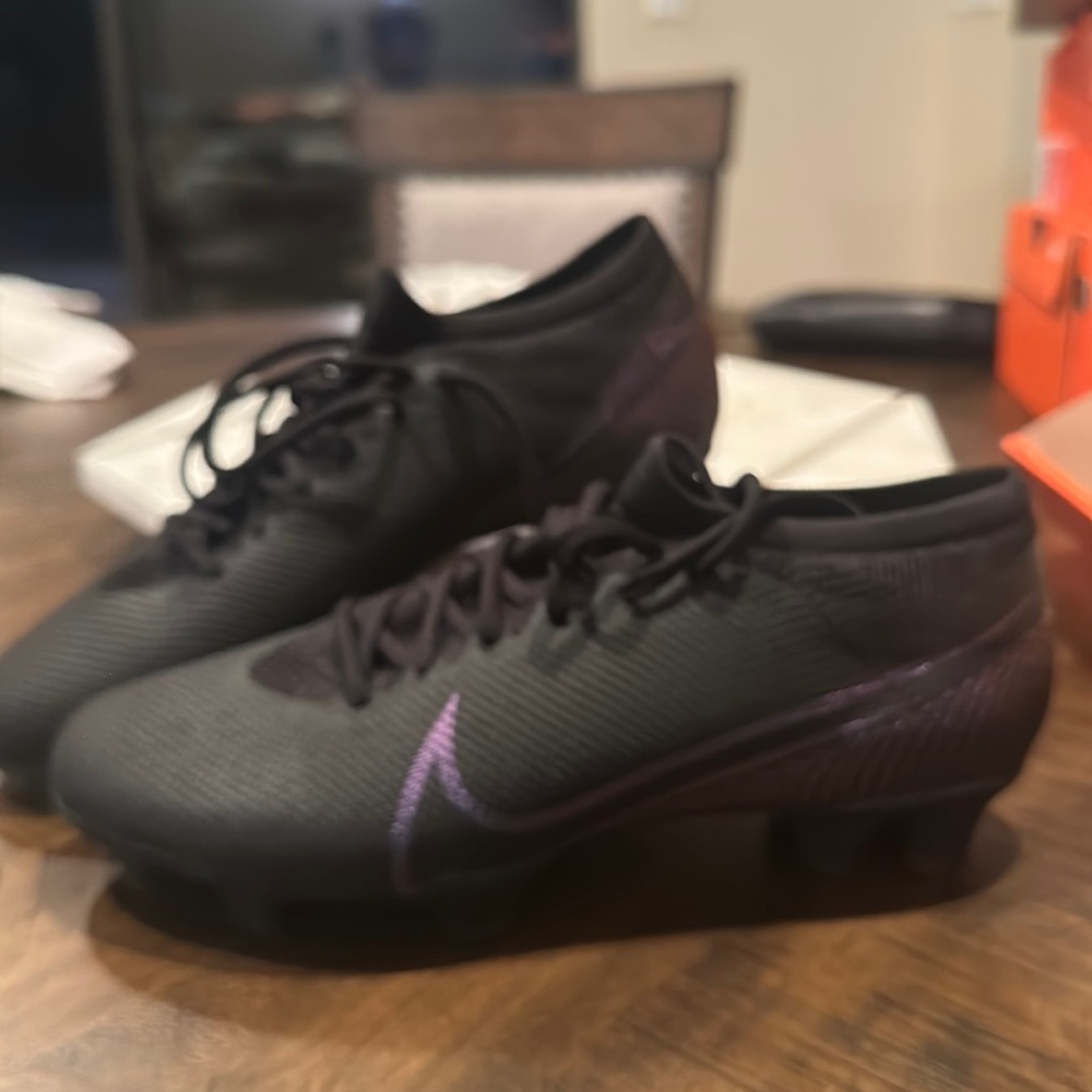 Brand New! Nike Vapor, black soccer cleats Men’s size 6